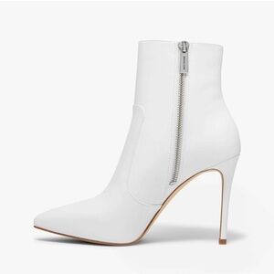 Michael Kors White Ankle Boots. Size 9.5 W